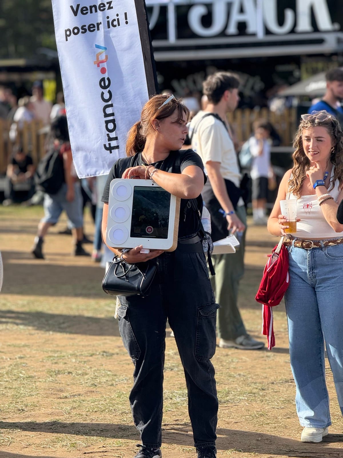 Animatrice con il Badabooth portatile a un festival